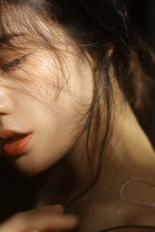 GirlAndFlower 464.jpg